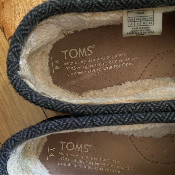 Toms SherpaLined Slip on size 4Y/6 Womens preloved - Picture 3 of 6